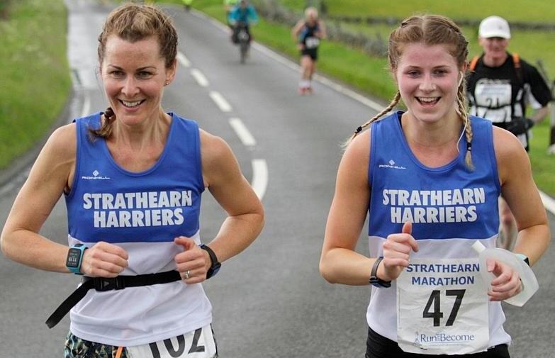 Two happy Harriers on the Strathearn Marathon (© Gordon Donnachie)